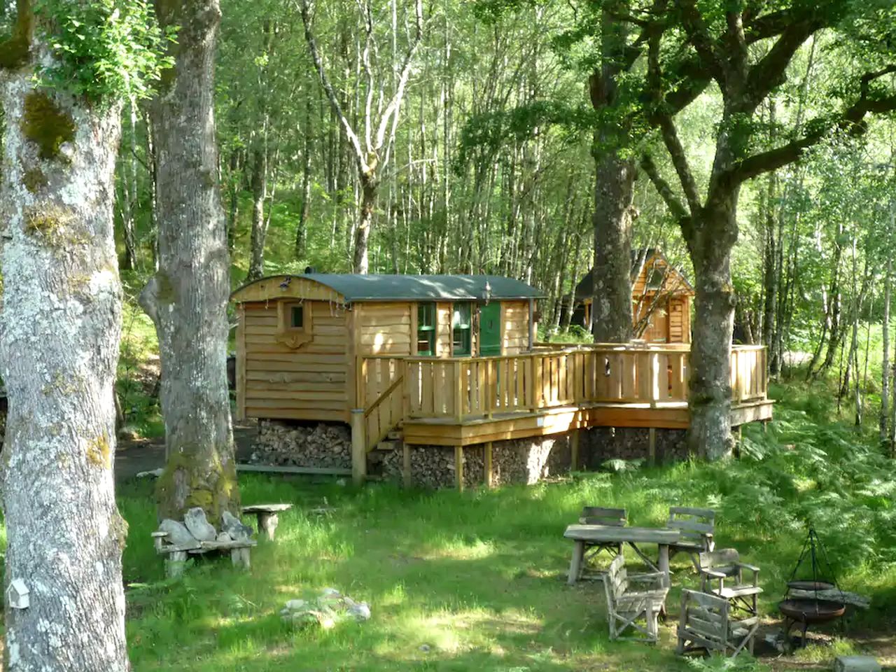 Romantic Shepherd's Hut Rental for Glamping in Scotland