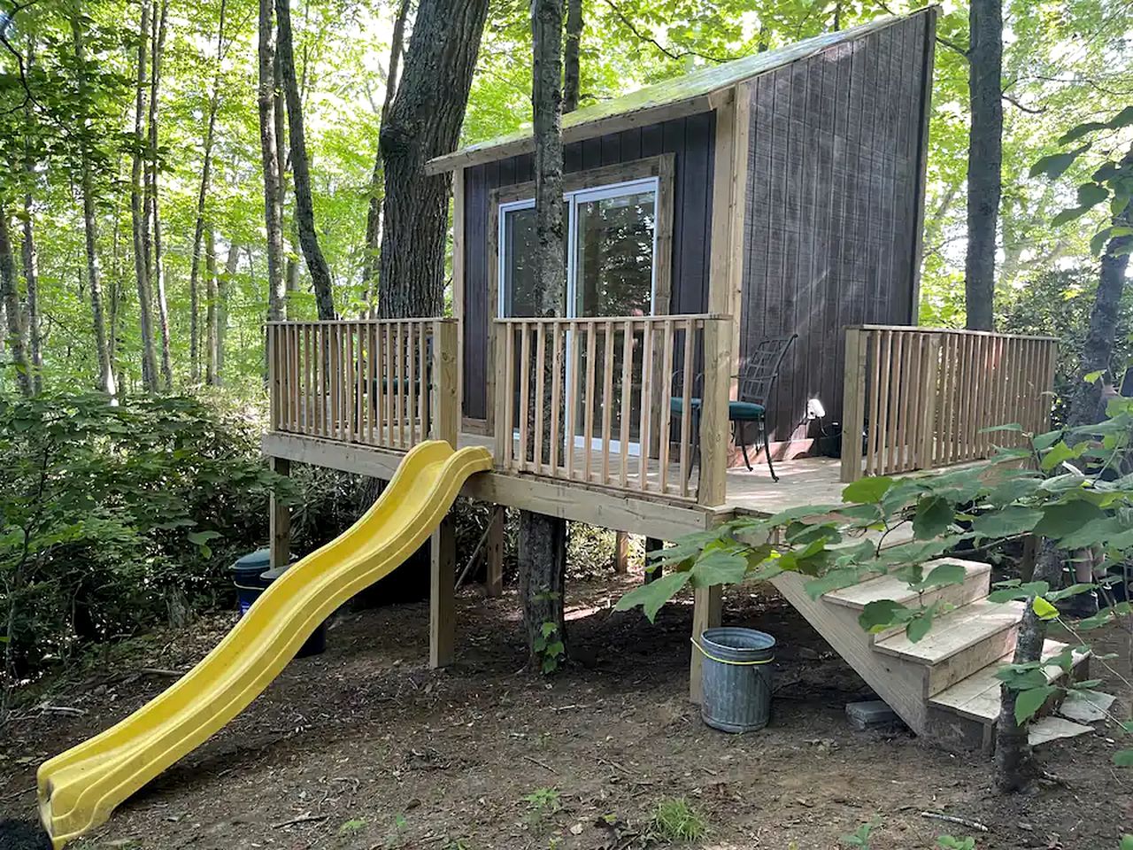 Rustic Tree House Getaway with a Fire Pit Ideal for Glamping in Boone, NC