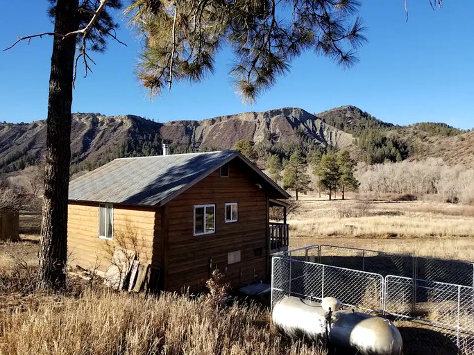 Go glamping in Colorado at this cabin rental!