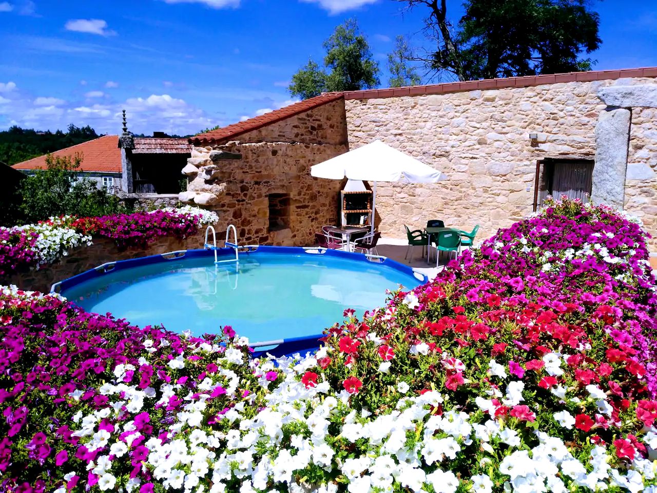 Cozy Galicia Accommodation with a Pool