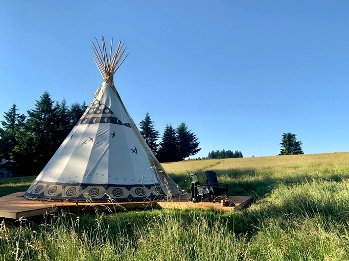 Tipi and Airstream rental for glamping in Oregon