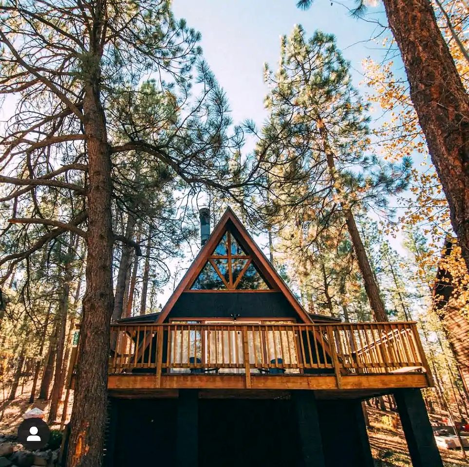 Charming A-Frame Cabin in Munds Park with a Cozy Wood-Burning Fireplace