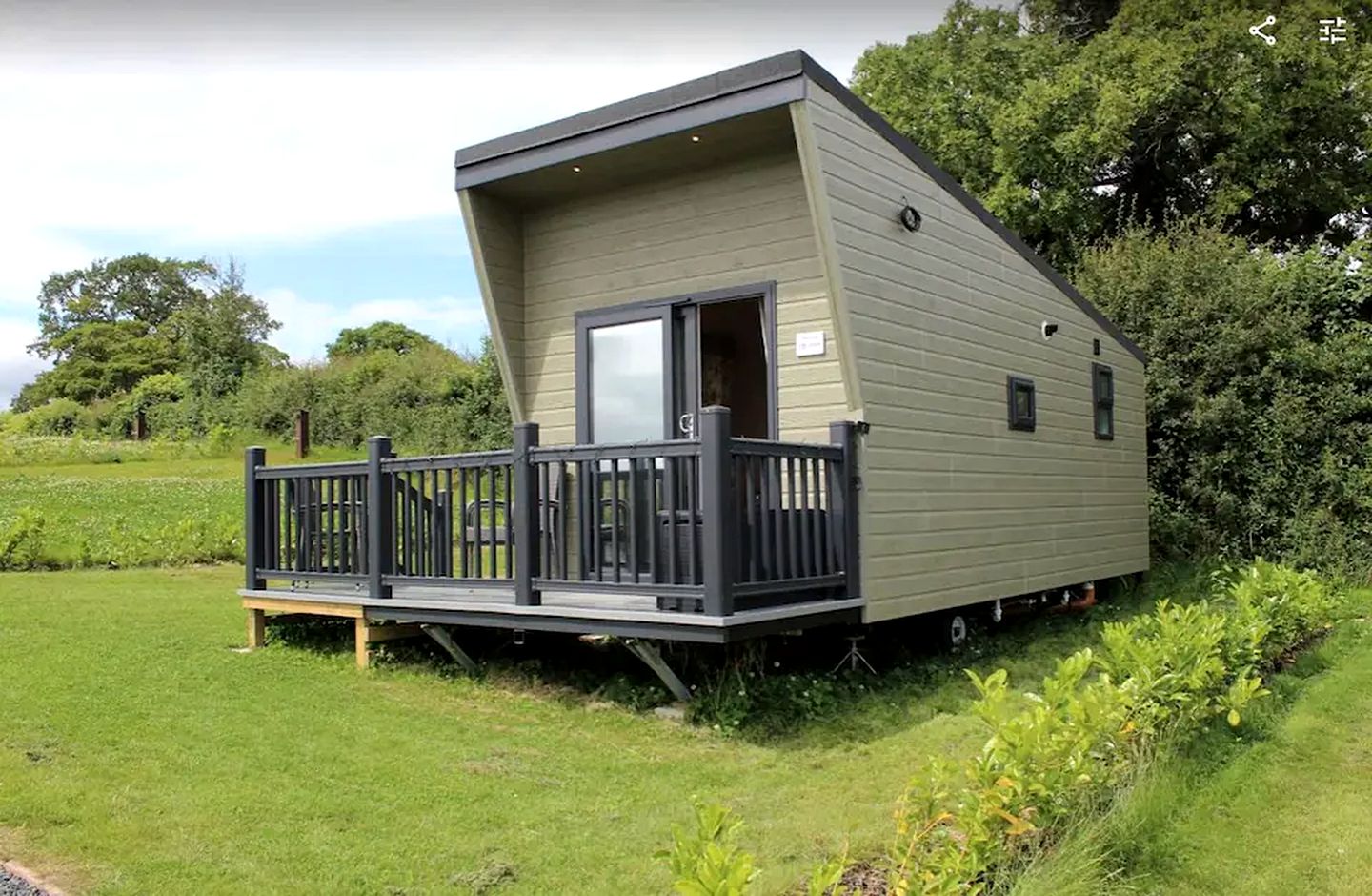 Cozy Glamping Pod Rental for Weekend Getaways from Manchester