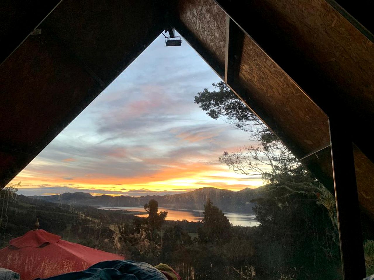 Wonderful Cabin with Stunning Lake Views Ideal for Weekend Trips from Bogota