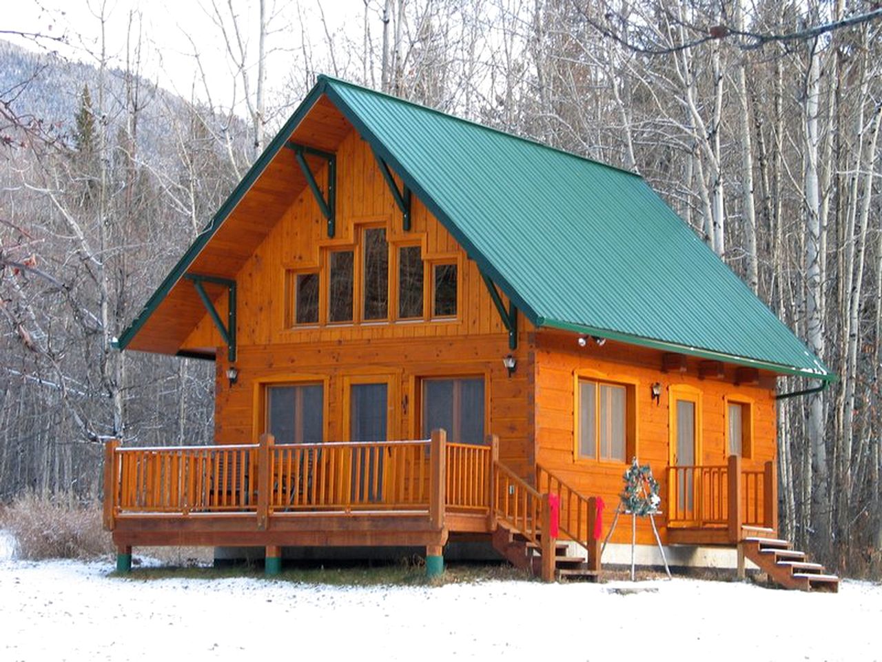 Gorgeous Windermere Valley Cabin Rental for a Natural Retreat in British Columbia