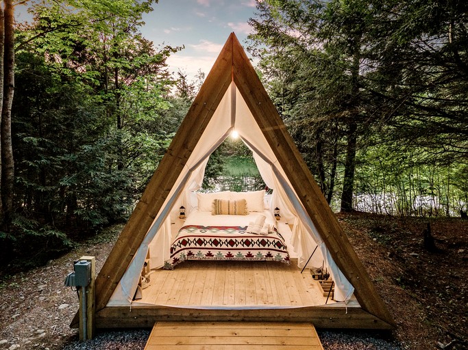 Beautiful A-frame Safari Tent Surrounded by Trees in North Woodstock, New Hampshire