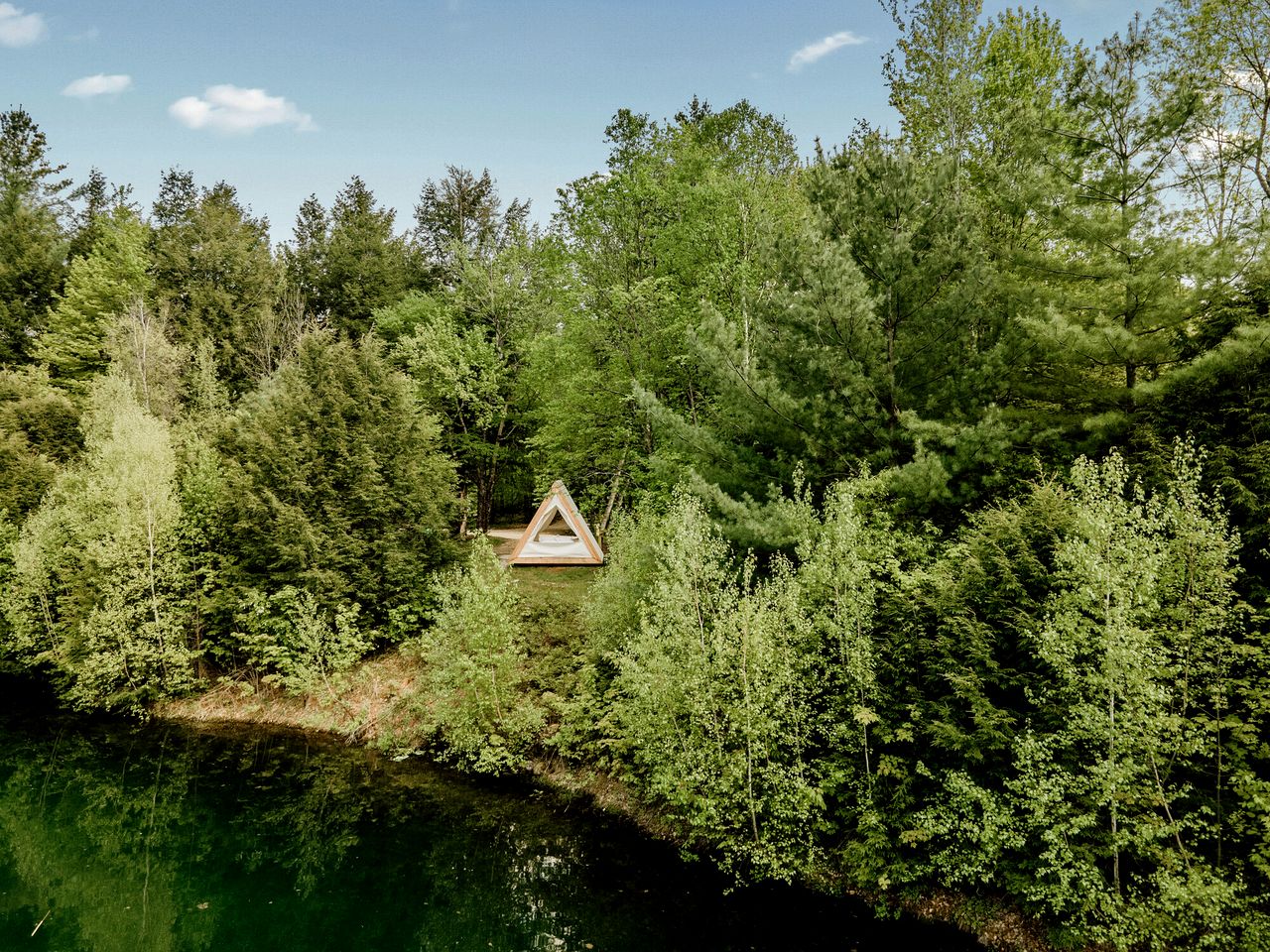 Beautiful A-frame Safari Tent Surrounded by Trees in North Woodstock, New Hampshire