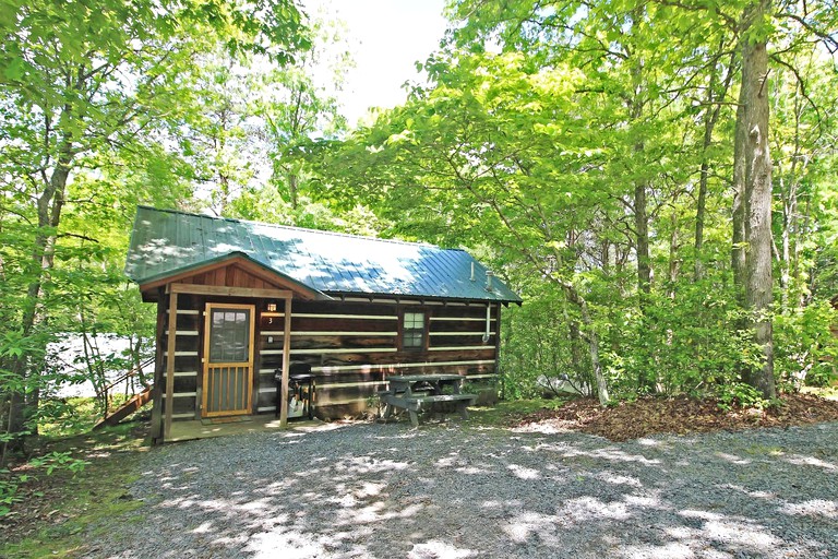 Cabins (Copperhill, Tennessee, United States)