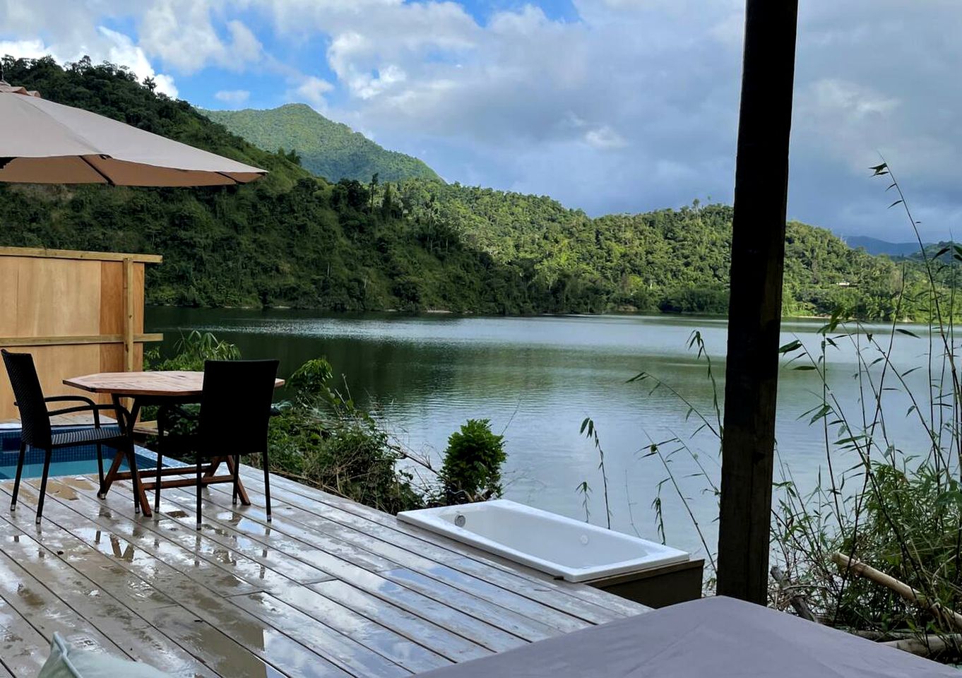 Bubble Lodge Lux/Lake Front/Wifi in Utuado, Utuado