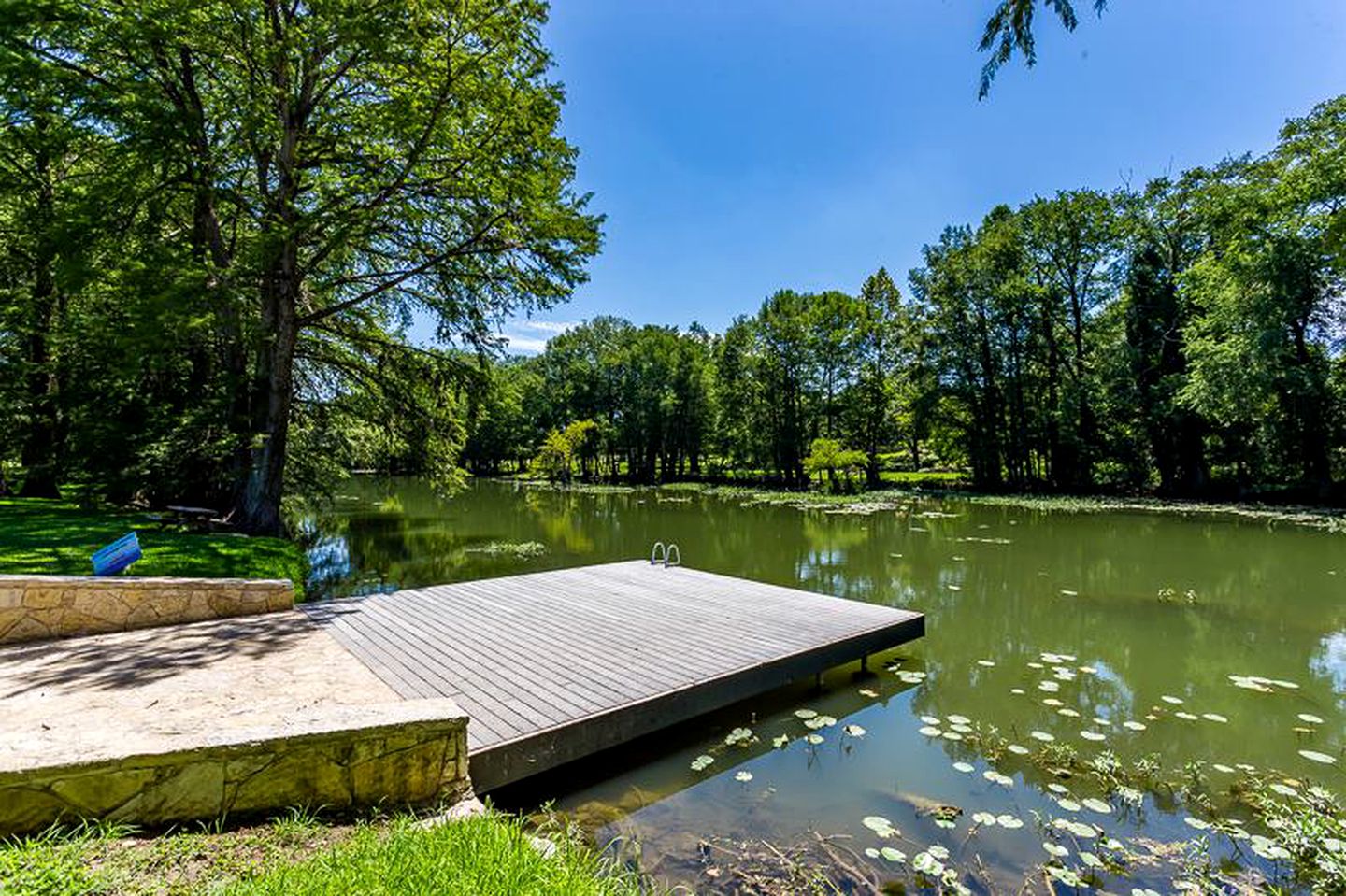 1800's Antique Log Cabin with Modern Amenities near Fredericksburg and Kerrville, Texas