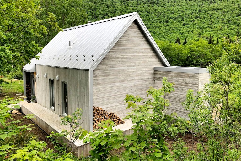 Cabins (Sainte-Brigitte-de-Laval, Quebec, Canada)