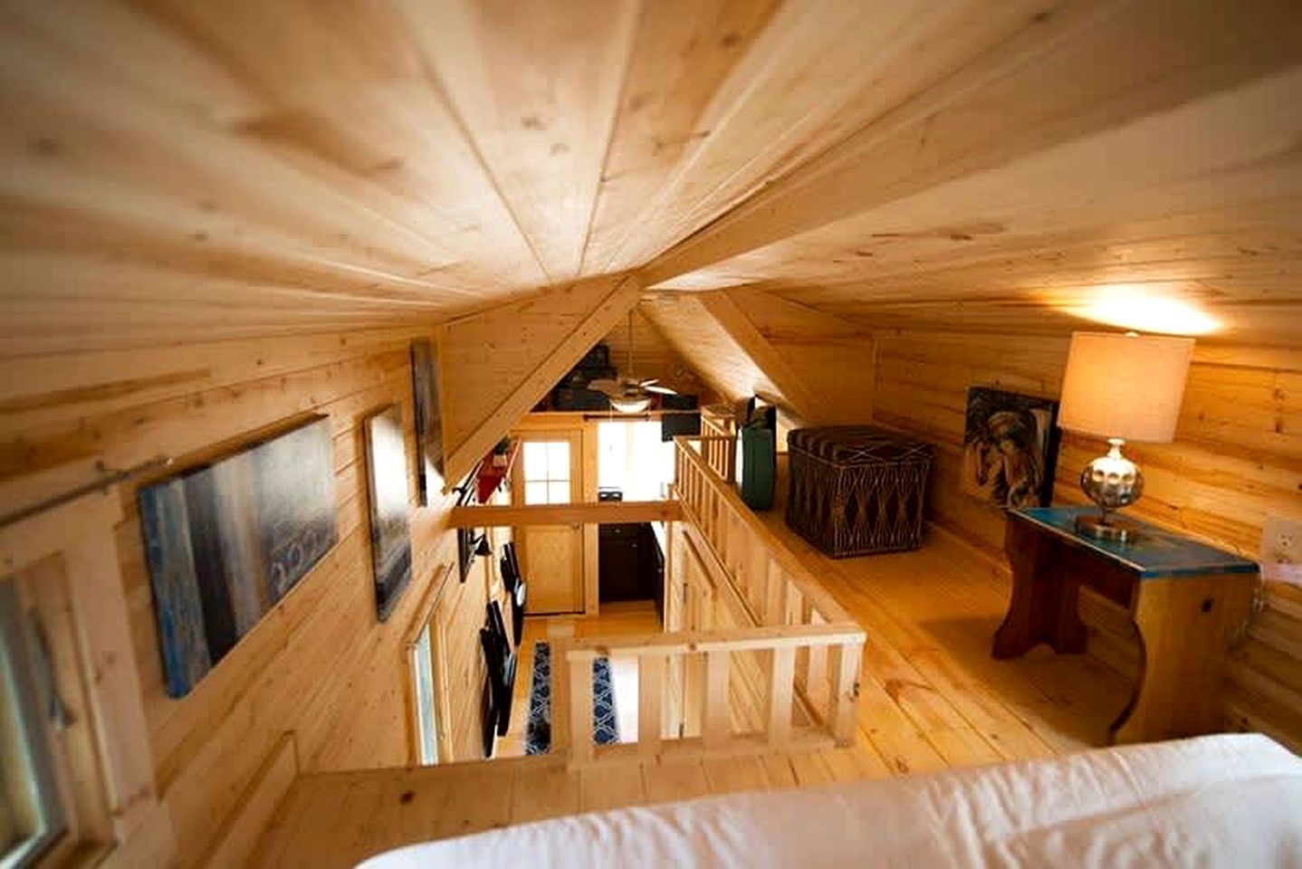 Comfortable Tiny House Rental Ideal for Texas Glamping