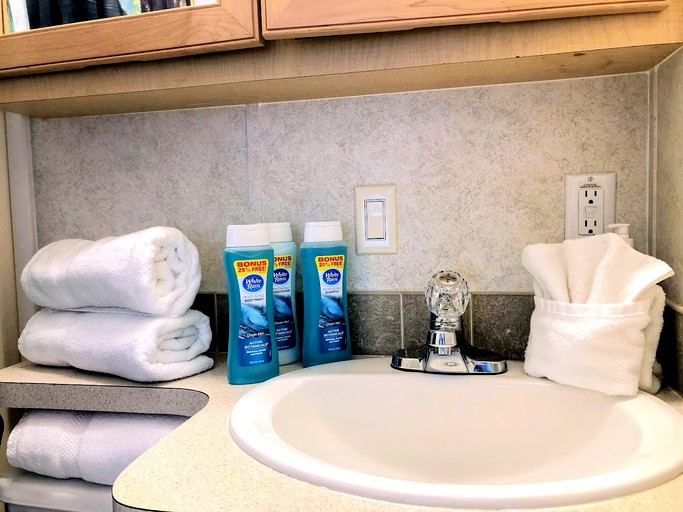 Cabins (Whittier, North Carolina, United States of America)