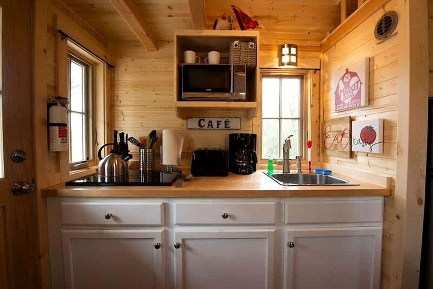 Cozy Tiny House Rental Perfect for Glamping near Houston