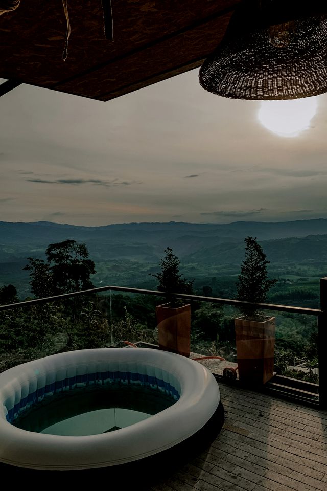 Gorgeous Retreat with a Jacuzzi for a Romantic Getaway in Colombia