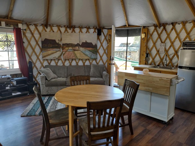 Yurts (Santa Paula, California, United States of America)