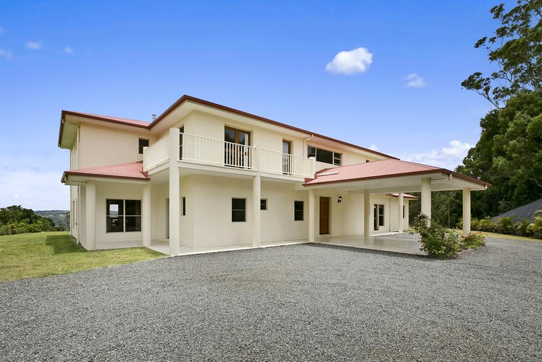 Villas (Montville, Queensland, Australia)