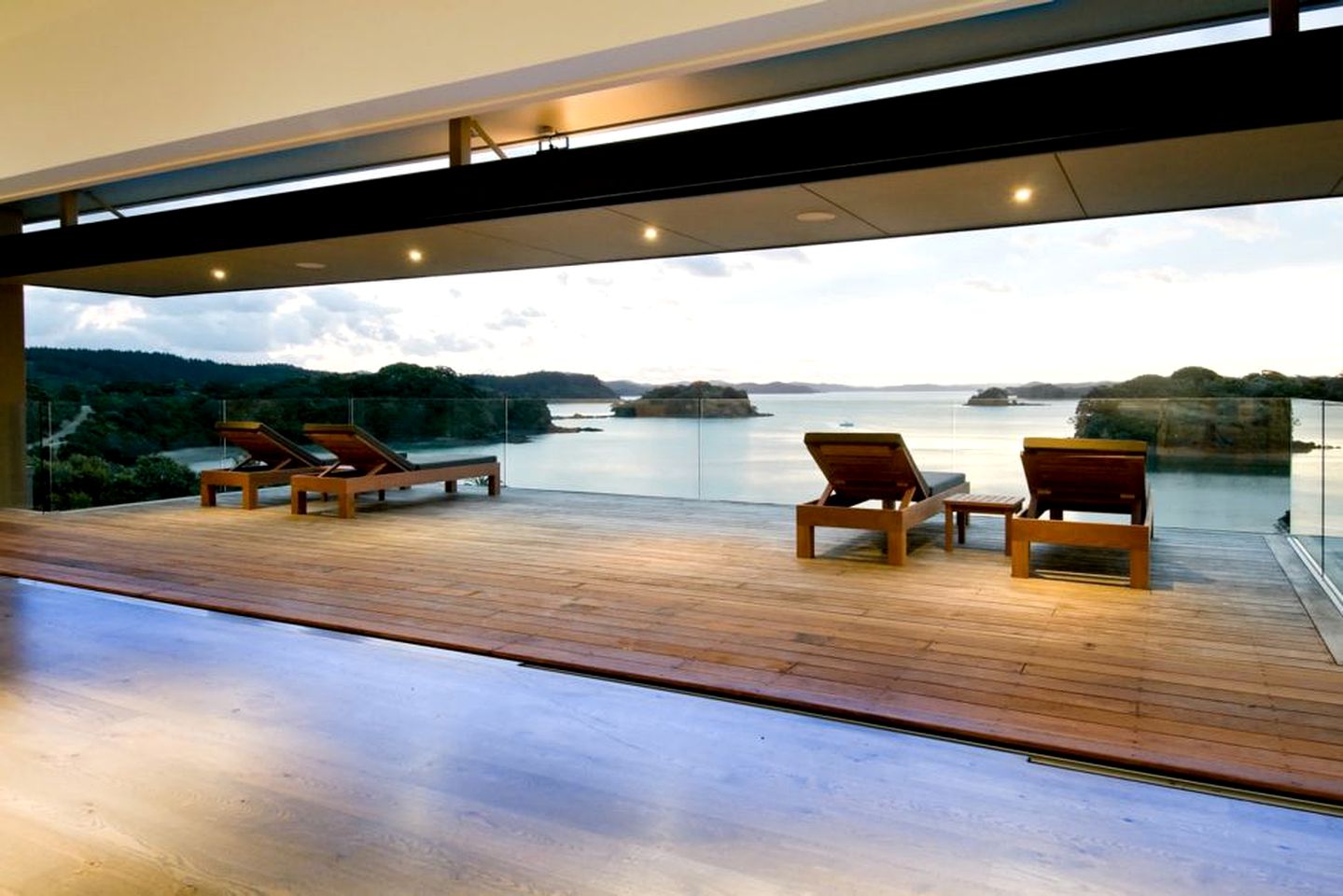 Stunning Luxury Beach House in Oke Bay for Amazing Family Holidays on the North Island