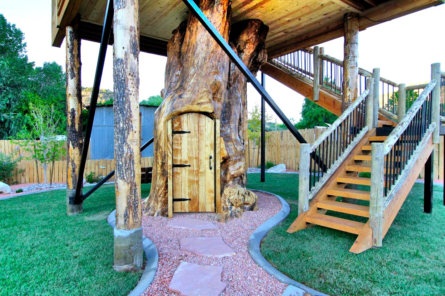 RU The Treehouse, Tree Houses, Orderville, United States of America