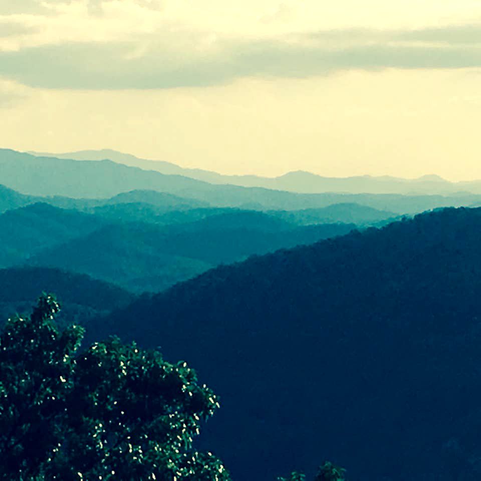 Rustic Newport Cabin with a Hot Tub Ideal for a Vacation in Tennessee