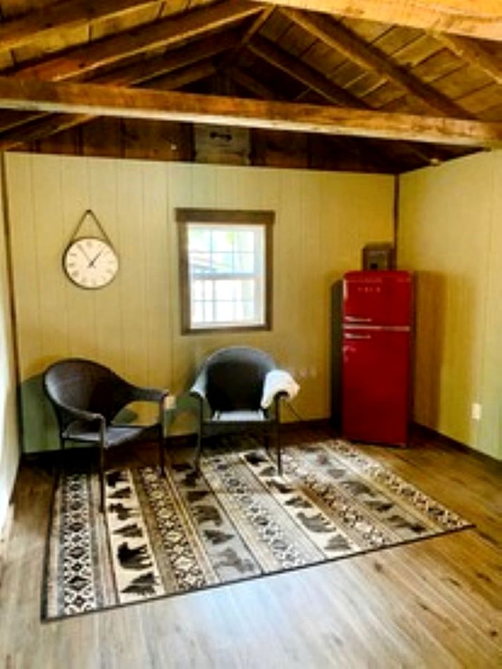 Cozy Cabin with Porch & Live Music Weekend Stay in Voluntown, Connecticut