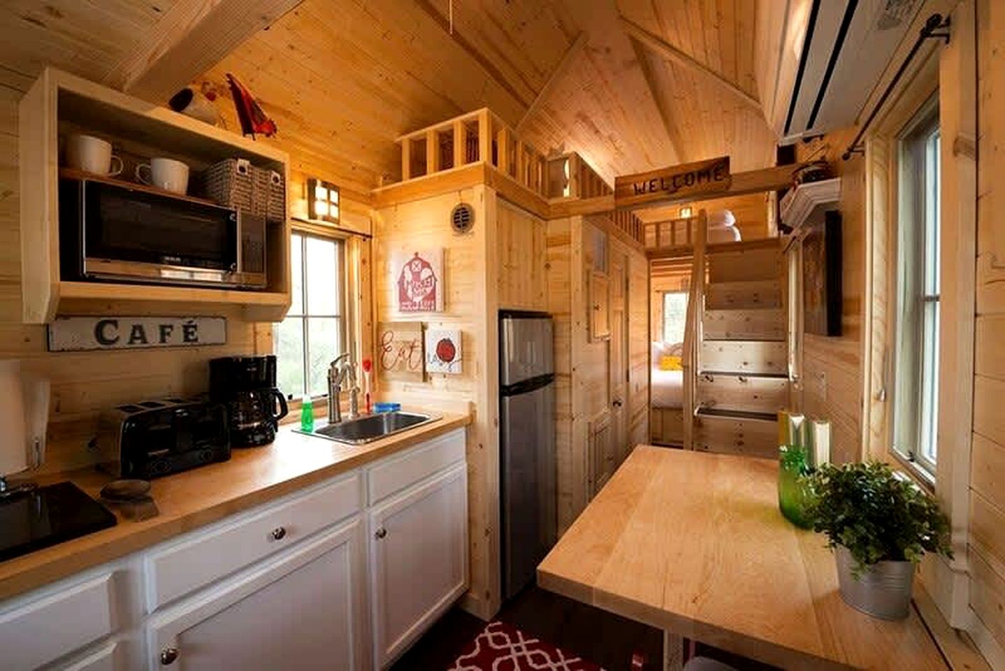 Cozy Tiny House Rental Perfect for Glamping near Houston