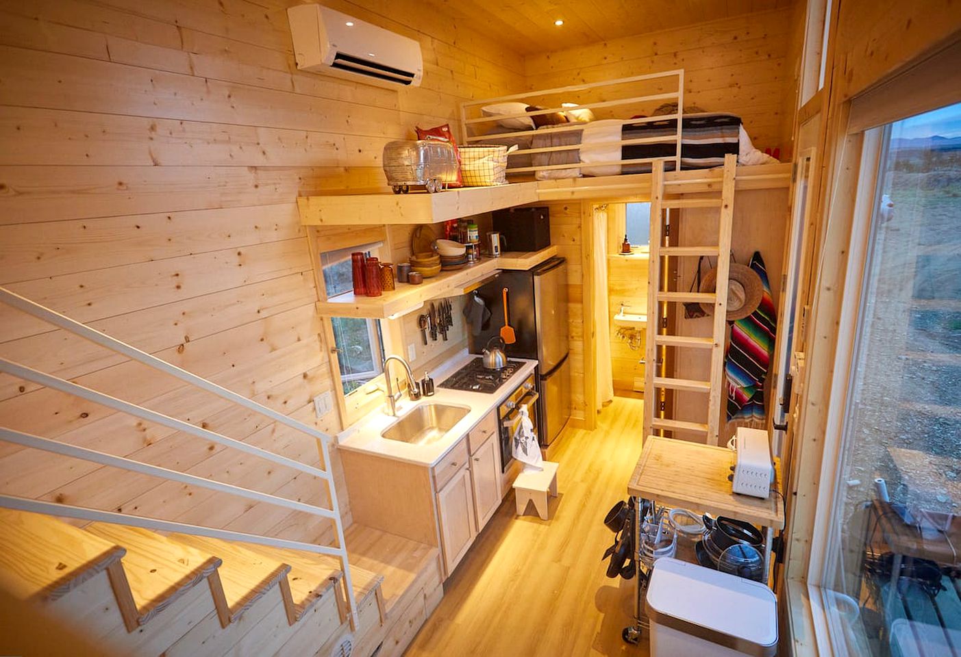 Bougie Tiny Home with Mountain Views, Hot Tub, Just 2 miles to Black Rock Hot Springs, NM