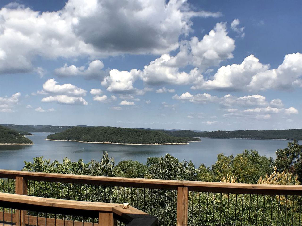 Lakeside Cabin Rental with a Hot Tub Perfect for a Vacation in Arkansas