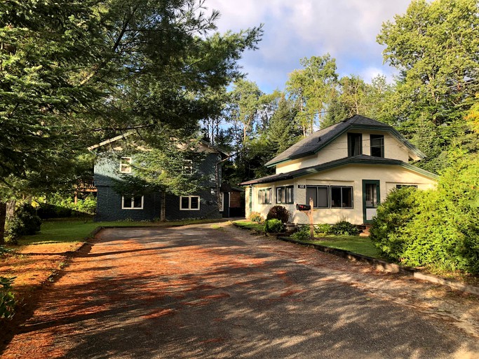 Cabins (Lake Placid, New York, United States of America)