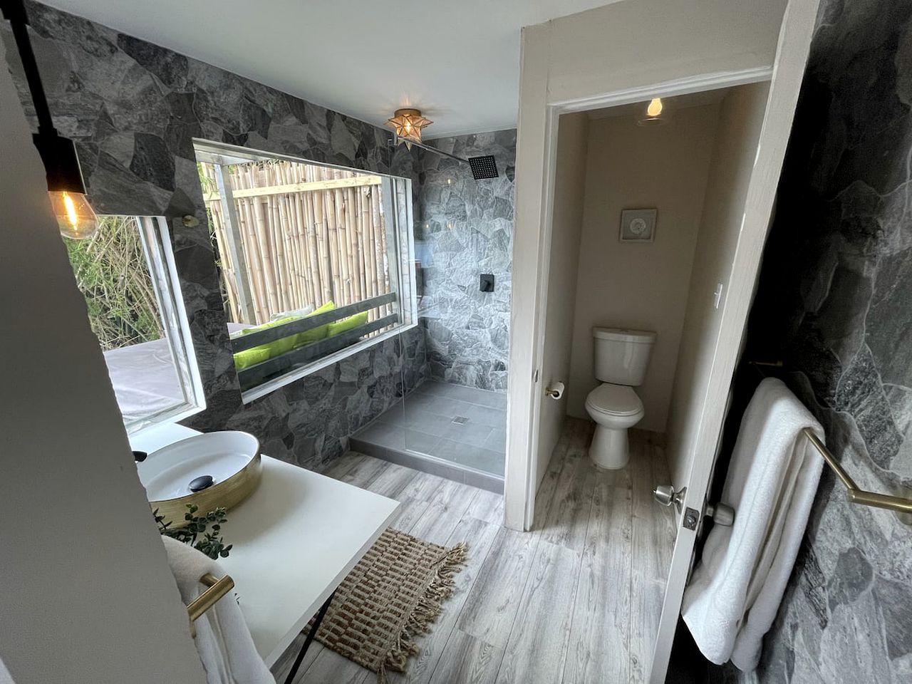 Bubble Lodge Lux/Lake Front/Wifi in Utuado, Utuado