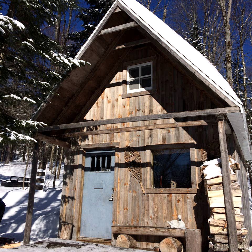 Gorgeous Quebec Tiny House Perfect for Glamping in Canada