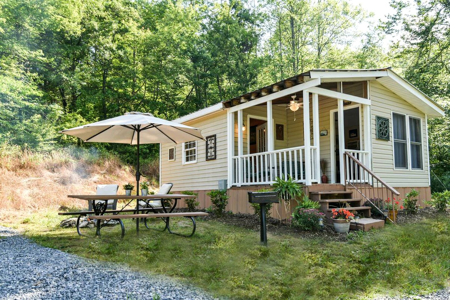 Cozy Cabin Rental in North Carolina Ideal for a Couples Weekend Getaway