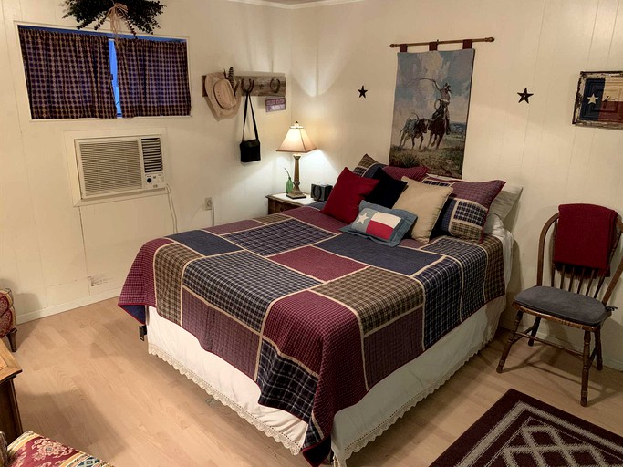 Cabins (Bandera, Texas, United States of America)