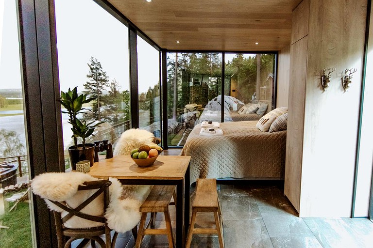 The WonderINN Mirrored Glass Cabin, Cabins 59931, Raelingen, Norway