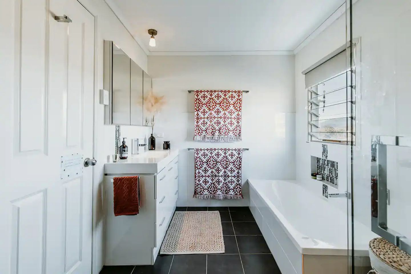 Stunning Cabin with Fireplace Perfect for a Weekend Getaway from Brisbane