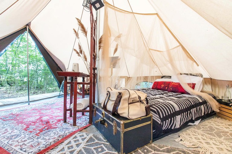 Tipis (Woodridge, New York, United States of America)