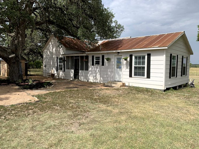 Cabins (Medina, Texas, United States of America)