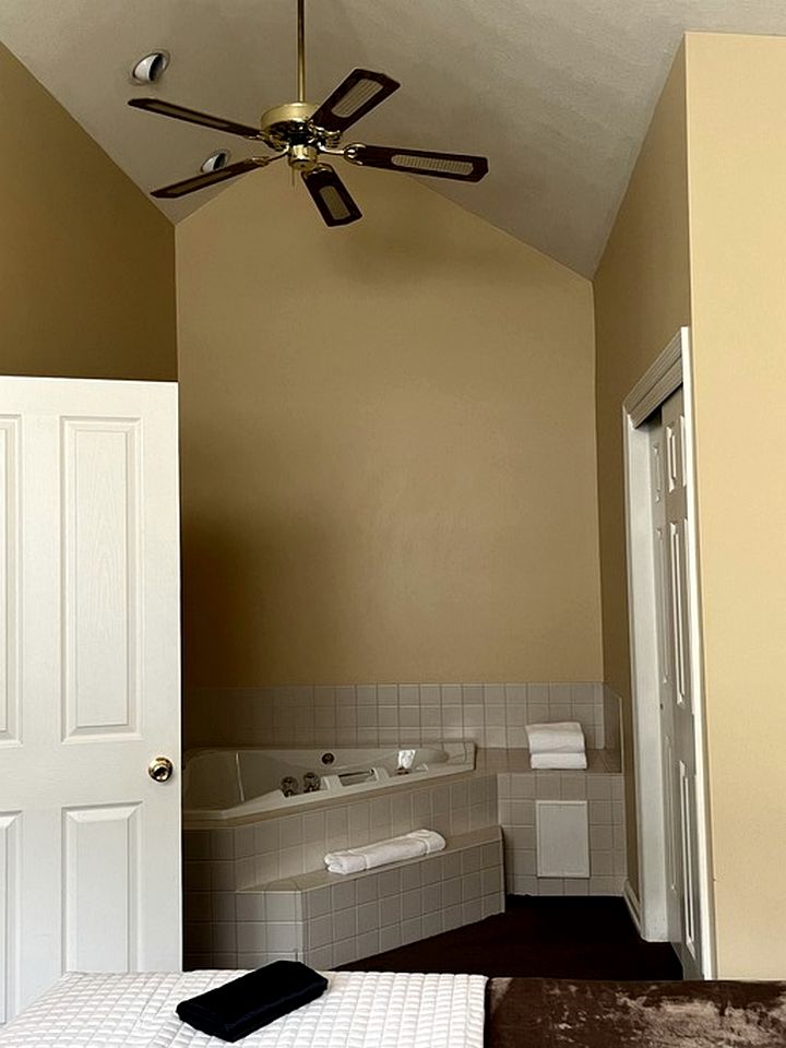 Lakefront Rental Amazing for Nature Lovers and Disconnect in NY