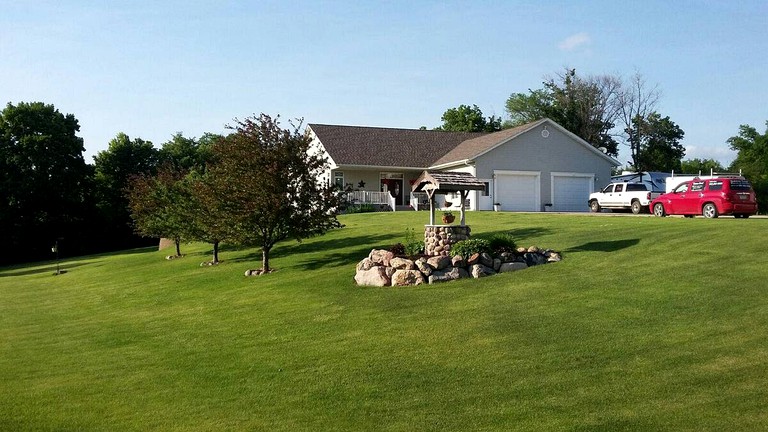 Private Vacation Room Rental for Hiking Getaway to the Sakatah State Trail, Minnesota | Nature Lodges (Morristown, Minnesota, United States of America