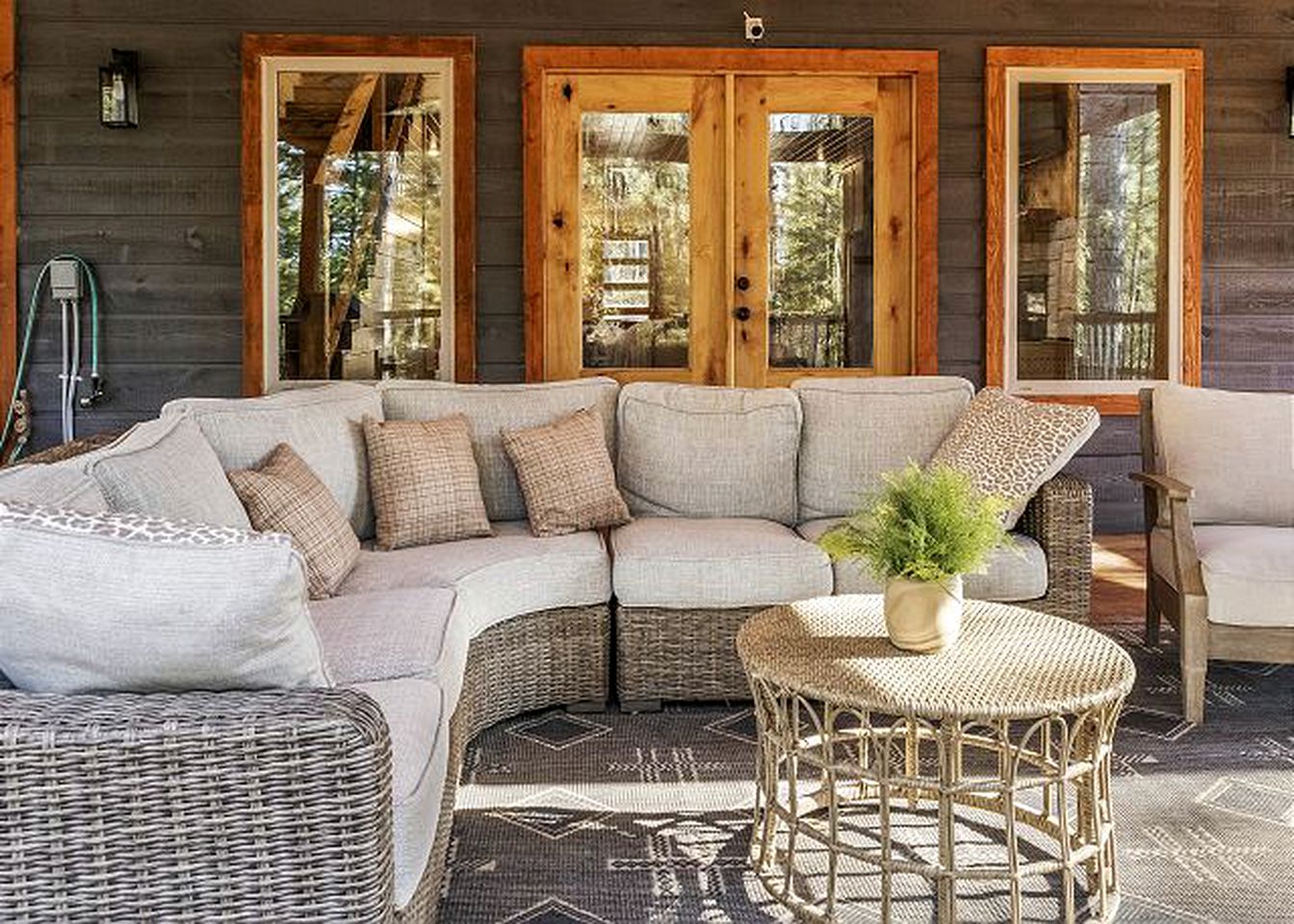 Fantastic Cabin Rental with a Hot Tub in Hochatown, Oklahoma - Ideal for a Family Glamping Retreat near Broken Bow Lake