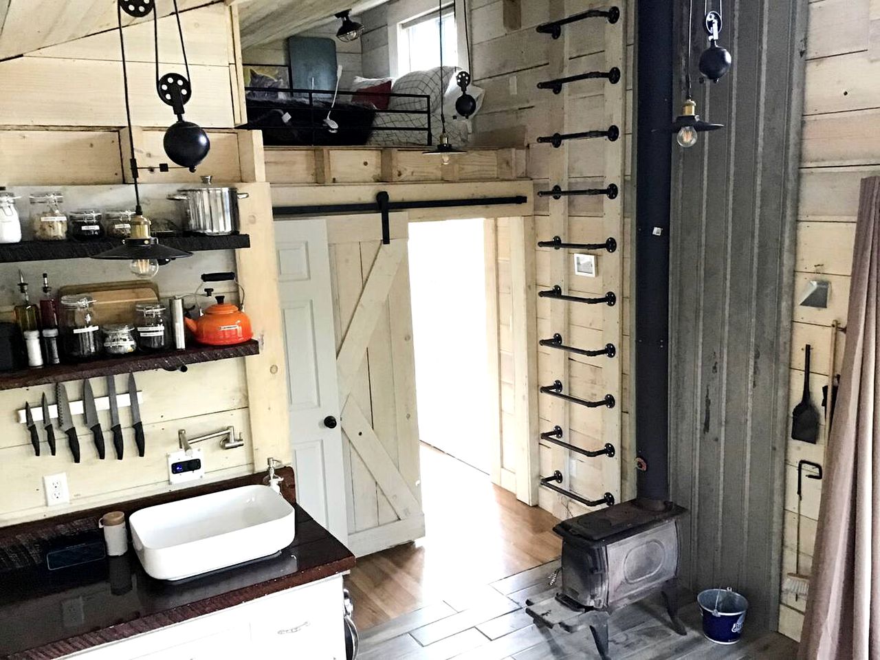 Remote and Off-Grid Tiny House Rental for Glamping in Alabama