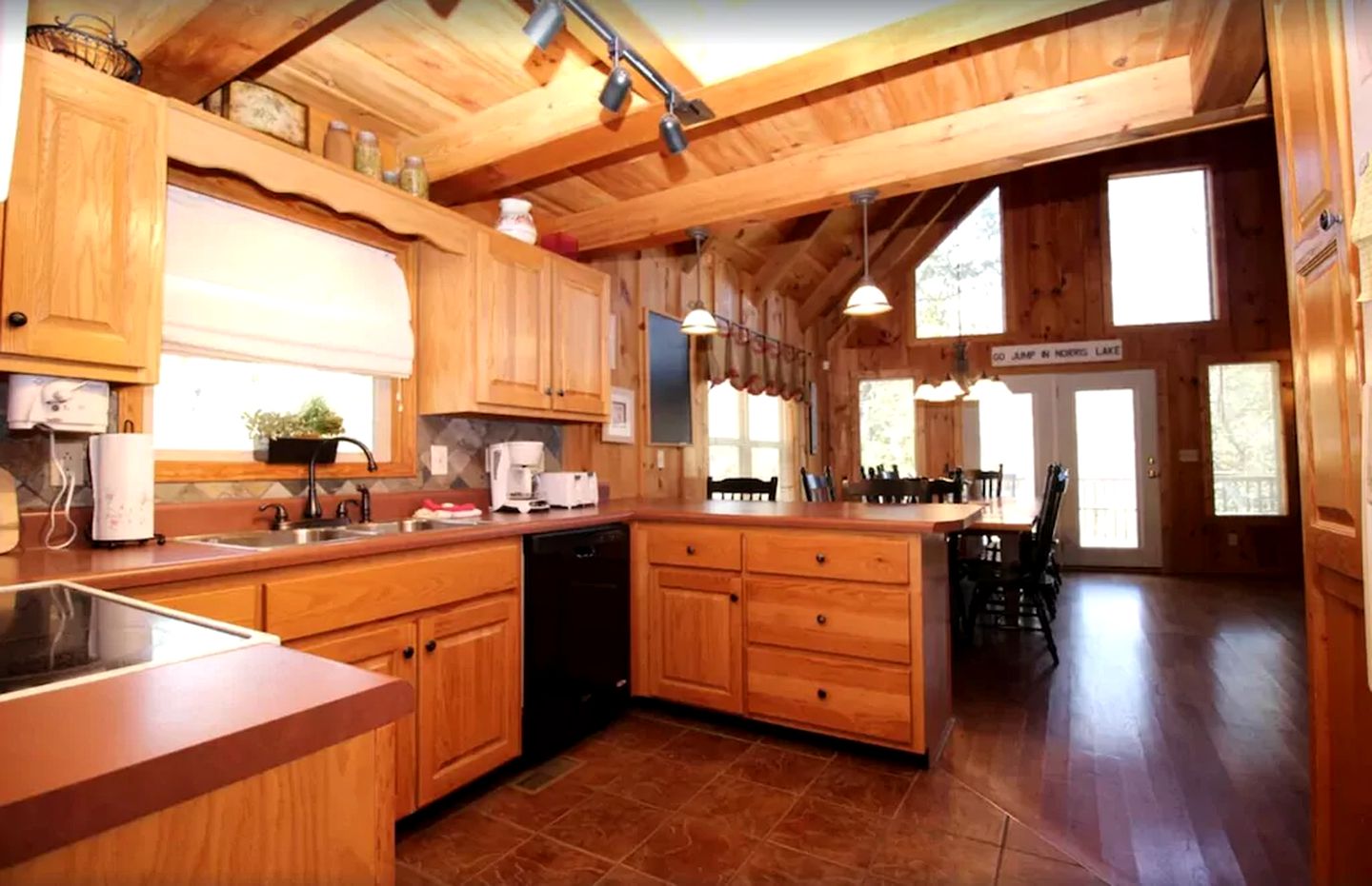 Regal Tennessee Retreat with a Dock on the Shores of Norris Lake