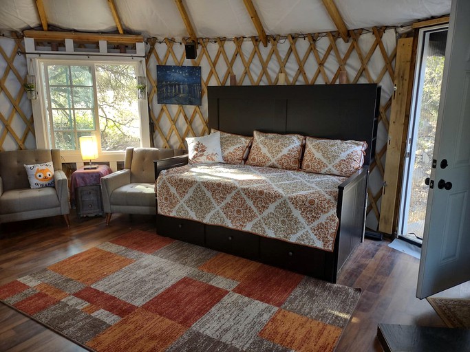 Yurts (Santa Paula, California, United States of America)