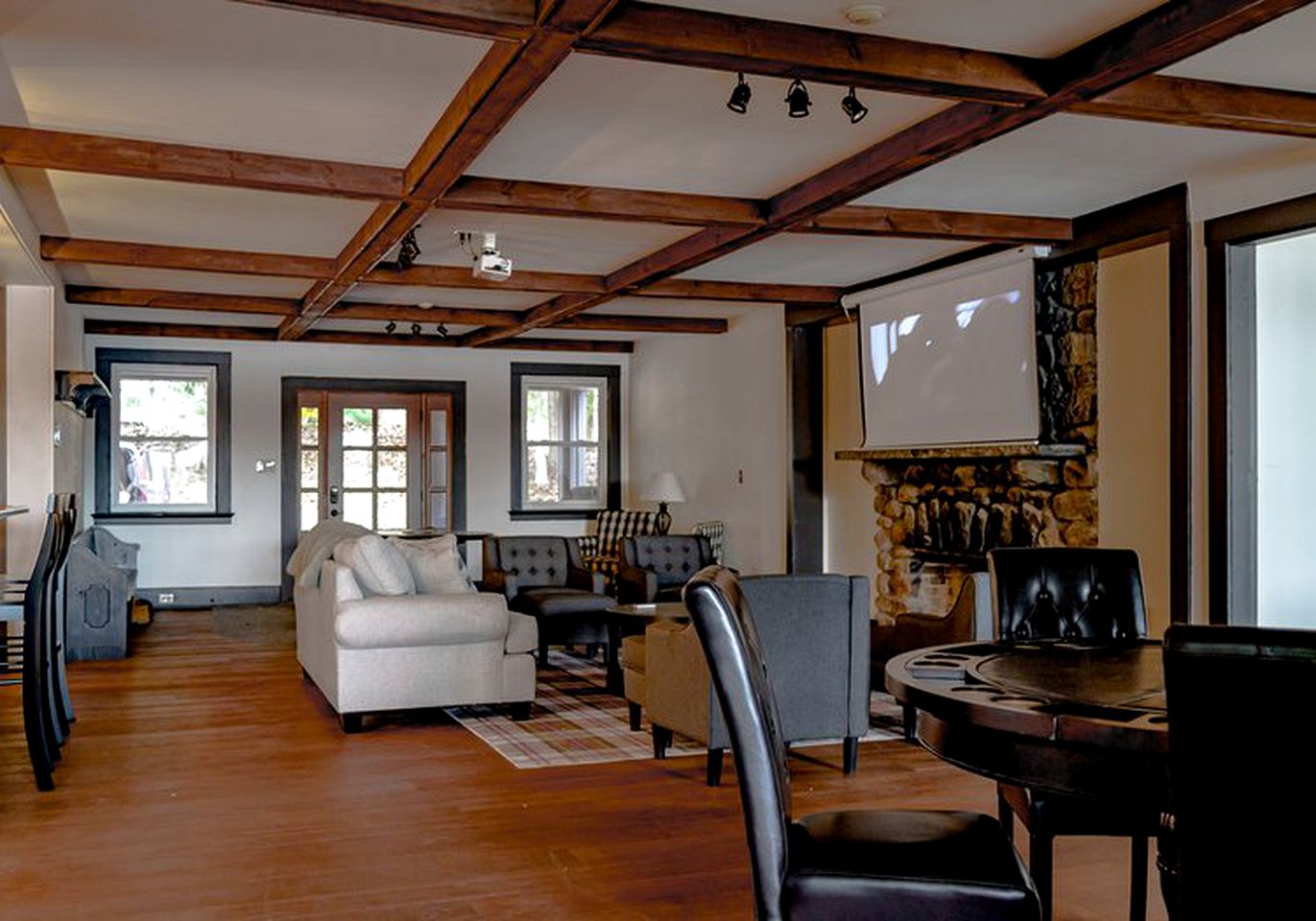 Luxury Oneida Lake Rental for a Fun New York Family Vacation