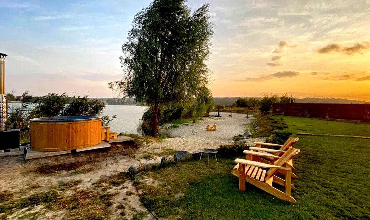 Lakeside Tiny House Rental for Glamping Holidays in Ukraine