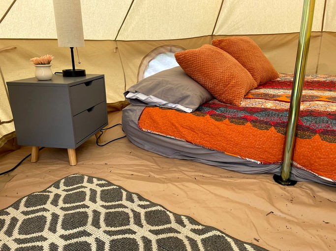 Bell Tents (Waupaca, Wisconsin, United States of America)