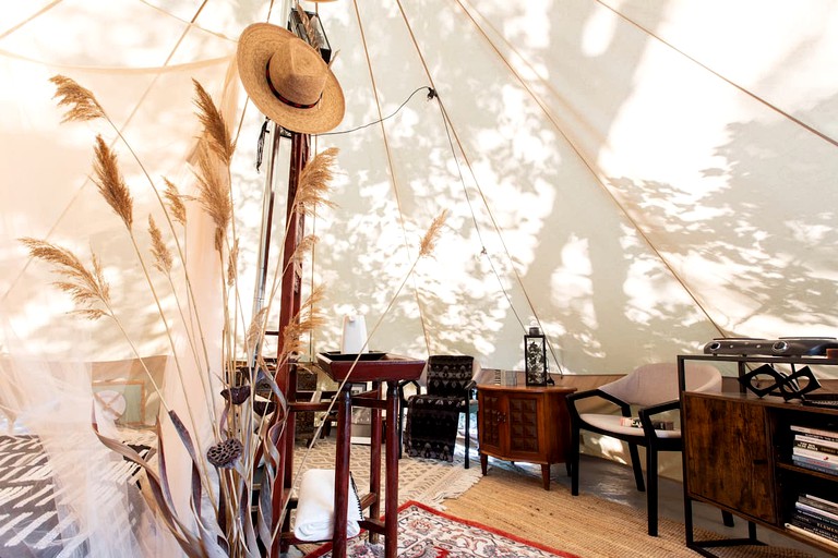 Tipis (Woodridge, New York, United States of America)