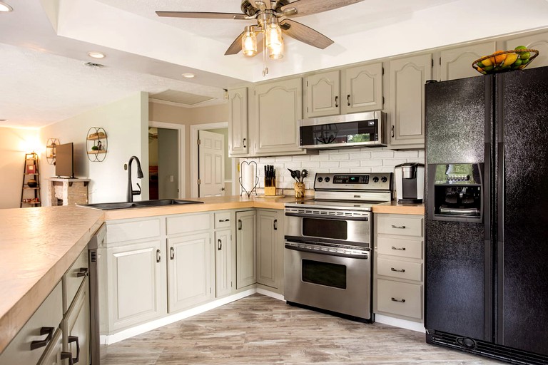 Cabins (Perrysville, Ohio, United States of America)