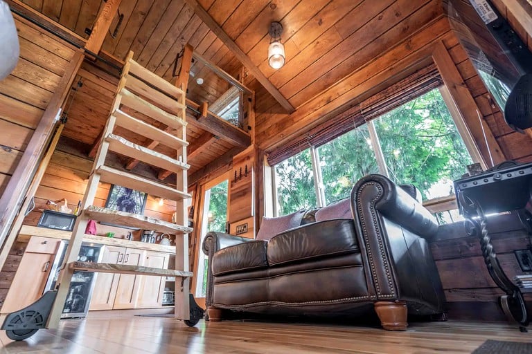 Tree Houses (Vancouver Island, British Columbia, Canada)