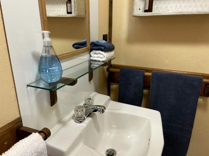 Fresh Coast Cabins, Cabins 63186, Eagle Harbor, United States of